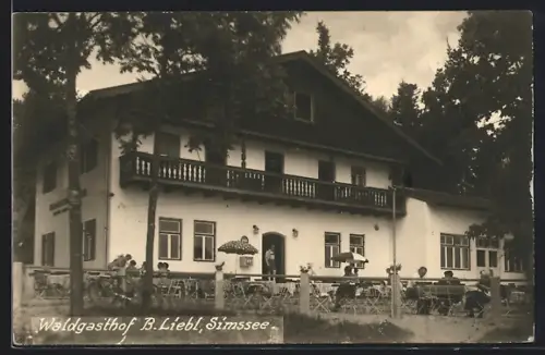 AK Simssee, Waldgasthof B. Liebl, Vorderansicht mit Garten