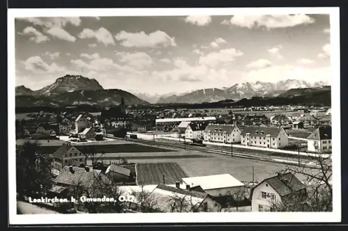 AK Laakirchen b. Gmunden, Teilansicht mit Bergen