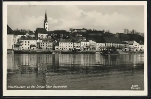 AK Mauthausen an der Donau, Uferpartie mit Kirche