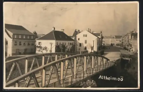 Foto-AK Altheim /O.Ö., Ortspartie mit Brücke