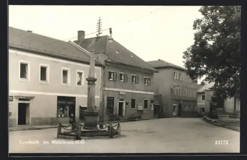 AK Lembach, Strasse mit Denkmal und Gasthof