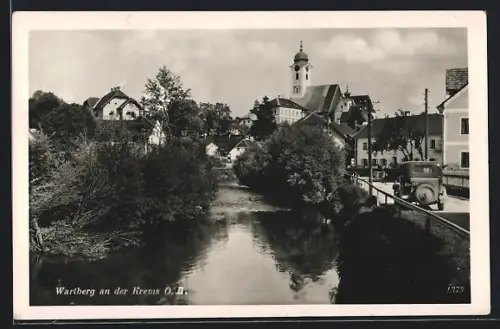 AK Wartberg an der Krems, Ortsansicht mit Kirche und Fluss, Automobil