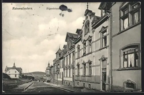 AK Kaiserslautern, Hilgardstrasse mit Wohnhäusern