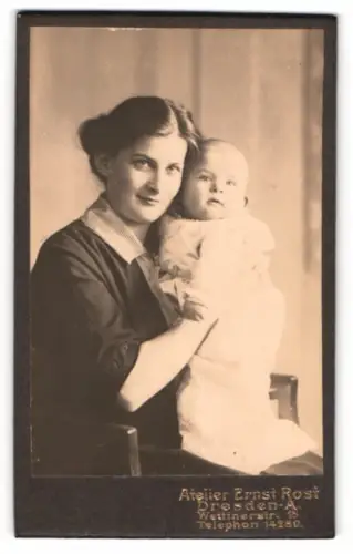 Fotografie Atelier Ernst Rost, Dresden, Wettinerstr. 15, Mutter mit Kleinkind