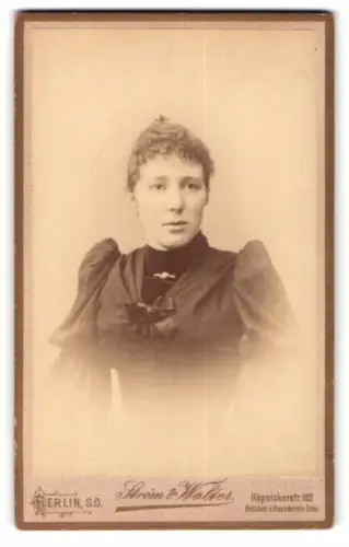 Fotografie Strom & Walther, Berlin, Köpnicker Strasse 102, Porträt einer Frau