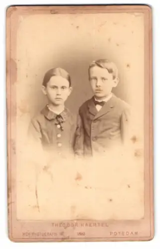Fotografie Theodor Haertel, Potsdam, Charlottenstr. 25, Zwei Kinder im Porträt