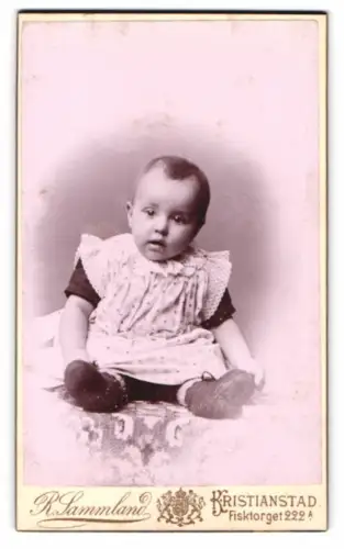 Fotografie Rudolf Sammland, Kristianstad, Fisktorget 222A, Porträt eines Kleinkindes