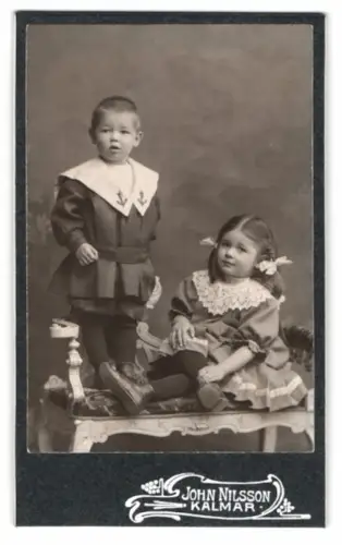 Fotografie John Nilsson, Kalmar, Zwei Kinder in eleganter Kleidung