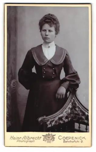 Fotografie Heinr. Albrecht, Coepenick, Bahnhofstr. 9, Porträt einer jungen Frau