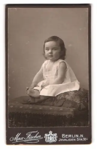 Fotografie Max Fischer, Berlin, Invalidenstrasse 16, Porträt eines kleinen Kindes