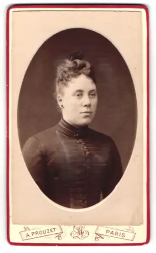 Fotografie A. Prouzet, Paris, Boulevard Sébastopol 17, Porträt einer Frau