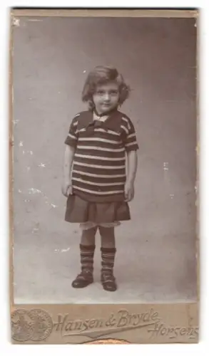 Fotografie Hansen & Bryde, Horsens, Kinderportrait mit gestreiftem Oberteil