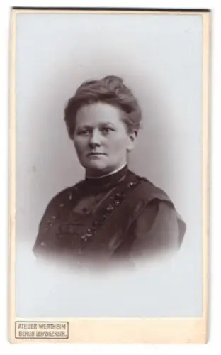 Fotografie Atelier Wertheim, Berlin, Leipzigerstr., Porträt einer Frau