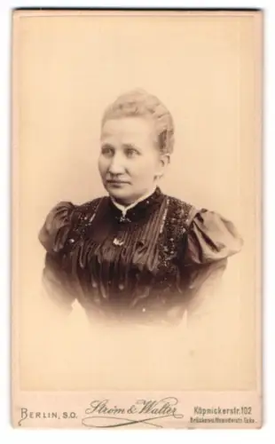 Fotografie Ström & Walter, Berlin, Köpenickerstr. 102, Porträt einer Frau