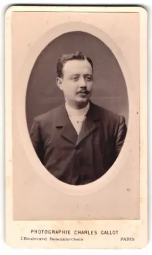 Fotografie Charles Gallot, Paris, Boulevard Beaumarchais 1, Porträt eines Mannes