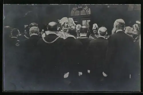 Foto-AK Kaiser Wilhelm II. in BS, umringt von Honoratioren