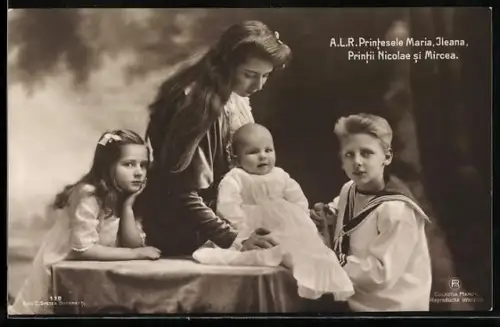 AK Die Prinzessinnen Maria & Ileana mit Prinz Nicolas und Mircea von Rumänien