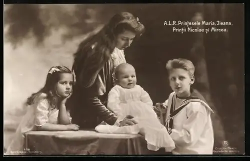 AK Die Prinzessinnen Maria & Ileana mit Prinz Nicolas und Mircea von Rumänien