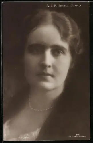 AK Portrait Prinzessin Elisaveta mit Perlenkette und gerüschtem Kleid