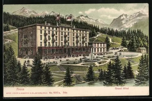 AK Arosa, Grand Hotel mit Springbrunnen-Anlage, Strasse u. Bergpanorama