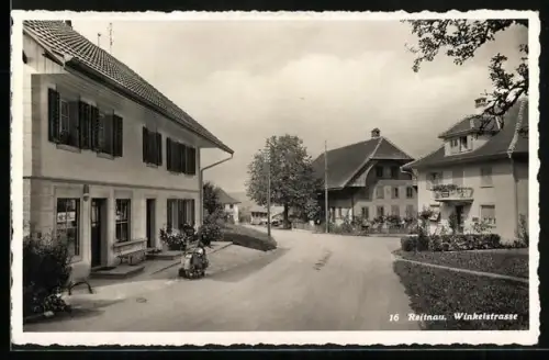 AK Reitnau, Winkelstrasse mit Geschäften, Motorrad