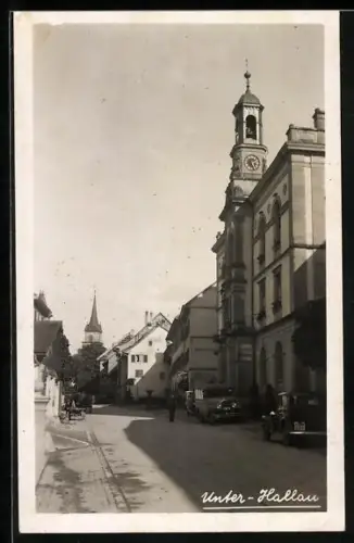 AK Unter-Hallau, Strassenpartie mit Gasthaus und Kirche, Uhrenturm