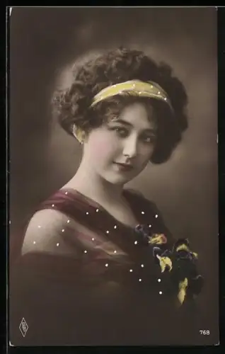 Foto-AK PFB Nr. 768: Junges Mädchen mit fragendem Blick