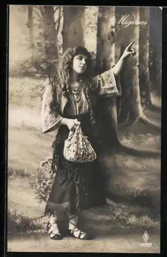 Foto-AK PFB Nr. 4233/3: Mädchen im Wald Mignon