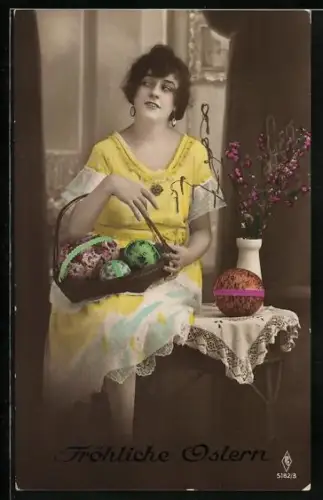 Foto-AK PFB Nr. 5182/3: Junge Frau mit einem Korb voller Ostereier, Fröhliche Ostern!