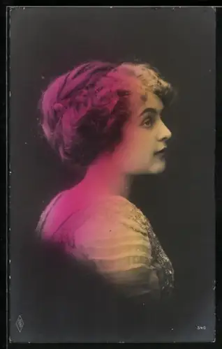 Foto-AK PFB Nr. 540: Junge Dame blickt nachdenklich in die Ferne