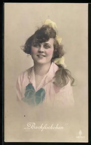 Foto-AK PFB Nr. 4893/3: Junges Mädchen mit Schleifen im Haar, Backfischchen