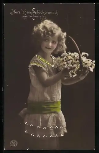 Foto-AK R & K / L Nr. 8701/1: Kleines Mädchen mit Blumenkorb