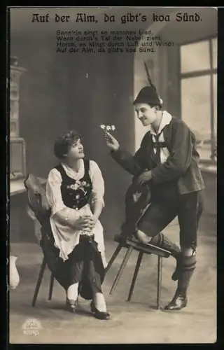 Foto-AK R & K / L Nr. 8709/2: Wandersmann überreicht junger Frau Edelweissblüten