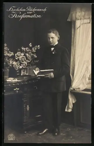 Foto-AK R & K / L Nr. 6209/1: Junge am Konfirmationstag