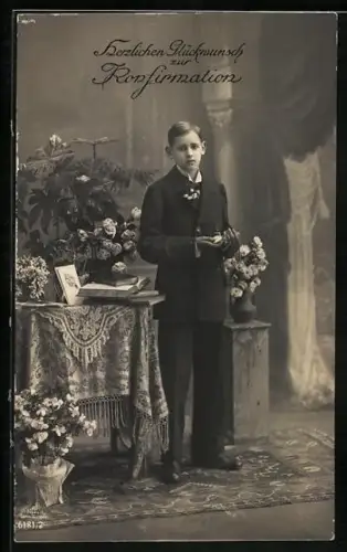 Foto-AK R & K / L Nr. 6181/2: Junge im Anzug am Konfirmationstag