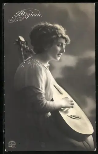 Foto-AK R & K / L Nr. 8070/6: Junge Frau mit Laute