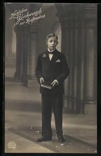 Foto-AK R & K / L Nr. 6213/6: Junge im Anzug am Konfirmationstag