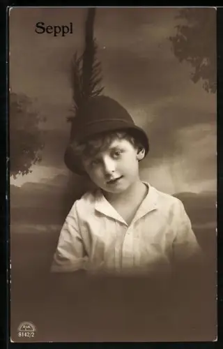 Foto-AK R & K / L Nr. 8142/2: Junge mit Wandererhut