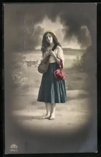 Foto-AK R & K / L Nr. 5362/2: Junge Frau mit Handtasche und Laute