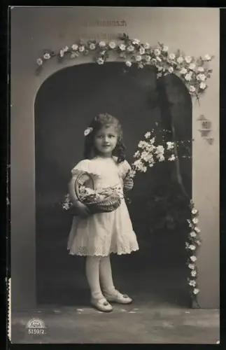 Foto-AK R & K / L Nr. 5159/2: Kleines Mädchen mit Blumenkorb