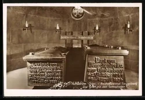AK Hohenstein, Reichsehrenmal Tannenberg, Innenansicht Gruft mit den Sarkophagen