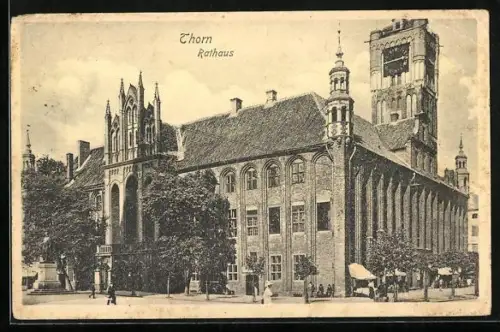 AK Thorn / Torun, Rathaus mit Passanten
