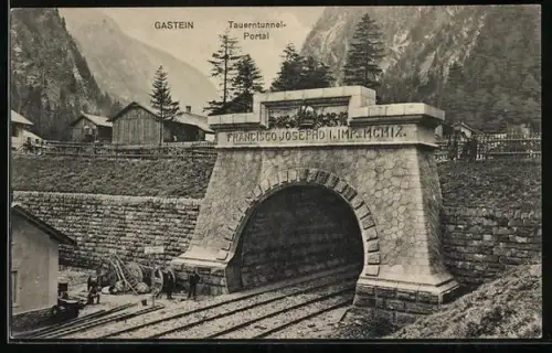 AK Gastein, Tauerntunnel-Portal, Leute, Eisenbahnschienen