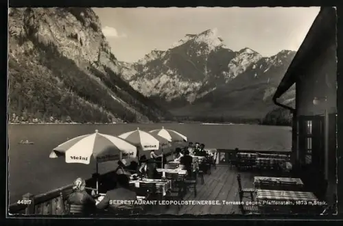 AK Eisenerz, Seerestaurant Leopoldsteinersee, Gäste auf der Terrasse mit Blick zum Pfaffenstein