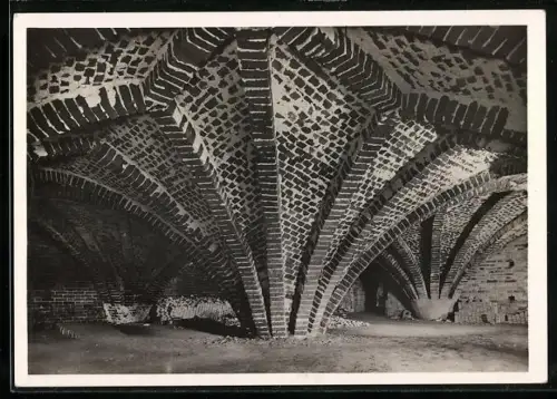 AK Marienburg / Malbork, Schloss, Mittelschloss, Kellergewölbe unter Meisters grossem Remter