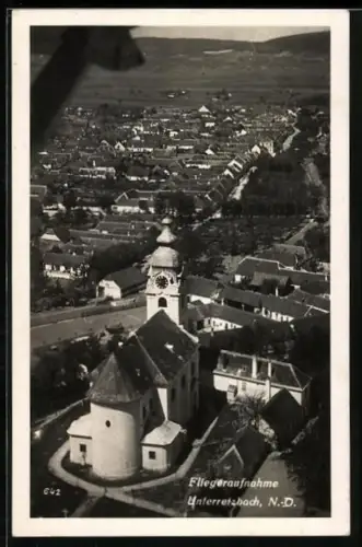 AK Unterretzbach /N.-Ö., Teilansicht mit Kirche, Fliegeraufnahme