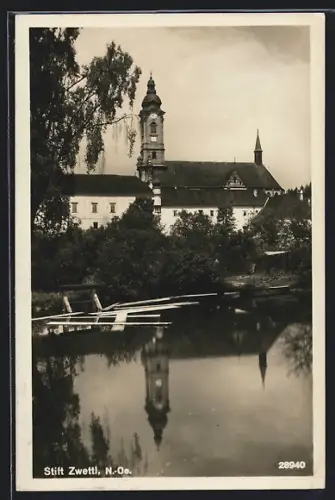 AK Zwettl /N.-Oe., Stift Zwettl über den Fluss gesehen