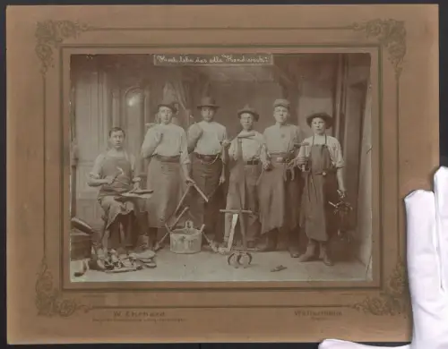 Fotografie W. Ehrhard, Wallertheim, Schuhmacher, Maurer, Zimmermann, Schmied, Tür-Schlosser, Hoch lebe das edle Handwerk
