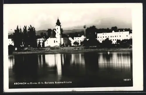 AK Aschach a. Donau, Ortspanorama mit Kirche vom Wasser aus
