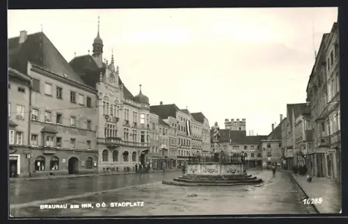 AK Braunau a. I., Stadtplatz mit Säulendenkmal